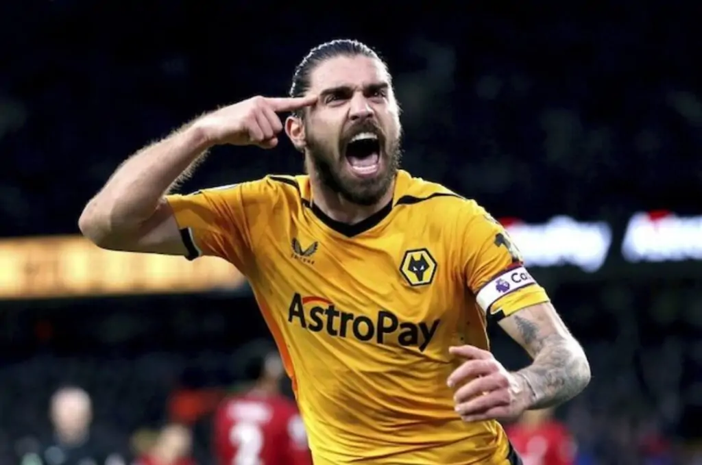 đội trưởng Wolves mùa giải 2022/2023, Ruben Neves, khi ăn mừng bàn thắng vào lưới Liverpool