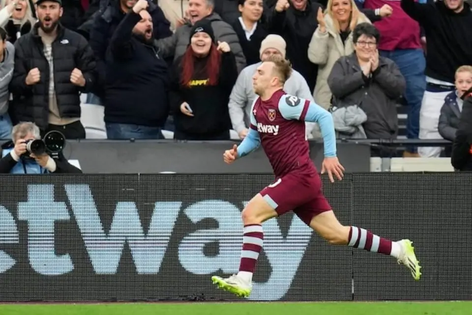 Màn ăn mừng của Jarrod Bowen trong trận West Ham vs Manchester United trên sân vận động London ở Tuần 18 Ngoại hạng Anh 2023/2024, WIB tối thứ Bảy (23/12/2023)