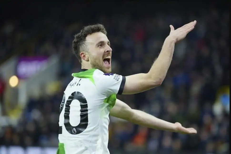 Tiền đạo Diogo Jota của Liverpool ăn mừng bàn thắng vào lưới Burnley ở Tuần 19 Ngoại hạng Anh 2023/2024 trên sân Turf Moor, sáng sớm WIB thứ Tư (27/12/2023). 